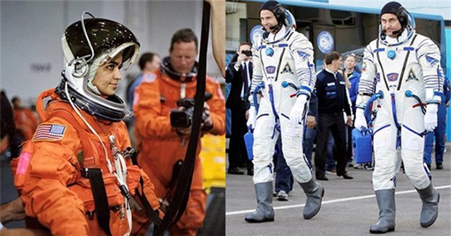 Tại sao phi hành gia lúc đi mặc áo trắng, lúc về phải mặc áo màu cam?