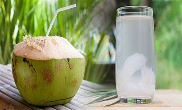16 lý do để uống nước dừa