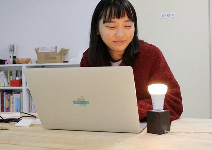 Ghen tị với các cặp đôi yêu nhau, cô gái trẻ phát minh 