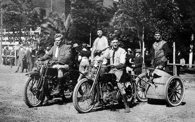 Motorcycle chariot Racing: Đường đua dành cho mô tô tái hiện chiến xa thời Trung Cổ