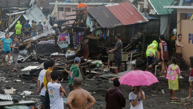 Bão Phanfone nhấn chìm ngày Giáng sinh tại Philippines trong hỗn loạn
