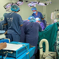 Lần đầu tiên bác sĩ Việt Nam vừa sửa tim vừa ghép phổi