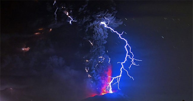 Thí nghiệm với tro bụi 13.000 năm tuổi, các nhà khoa học tìm hiểu lý do tại sao sét núi lửa hình thành