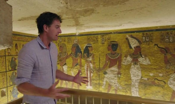 Hình vẽ trong hầm mộ pharaoh trẻ nhất Ai Cập hé lộ điều chấn động