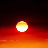 Mặt Trời "bắt chước" cờ thổ dân trong cháy rừng ở Australia