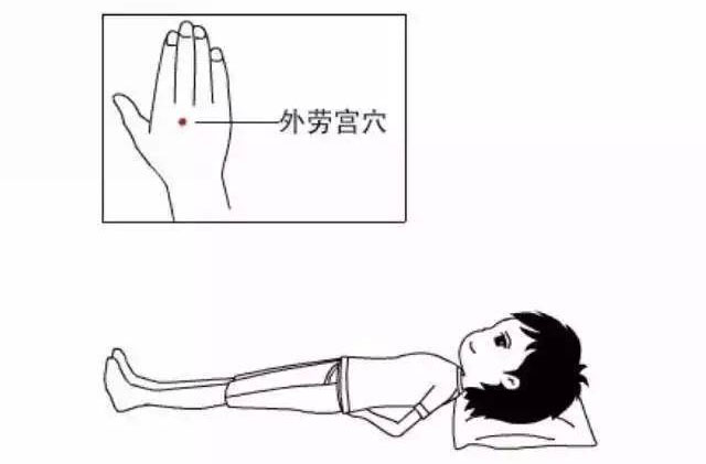 Làm 2 động tác đơn giản này 10 phút trước khi đi ngủ giúp bổ thận, giải độc