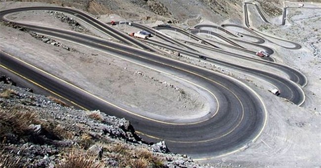 Tại sao không làm đường thẳng tắp lên đỉnh núi?