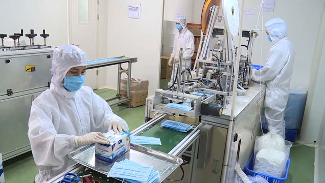 Cận cảnh quy trình sản xuất khẩu trang y tế