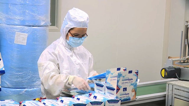 Cận cảnh quy trình sản xuất khẩu trang y tế