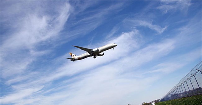 Tại sao nhiều chuyến bay quốc tế cứ vòng vèo?