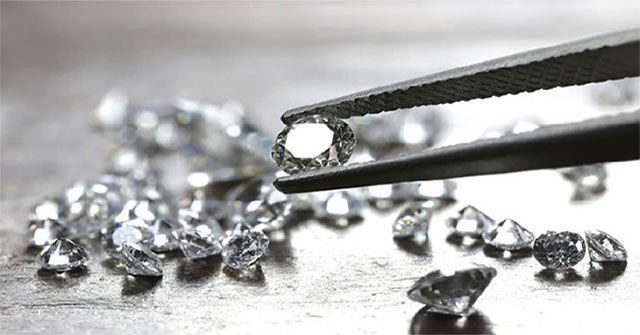 Bẻ cong kim cương ở mức độ nano