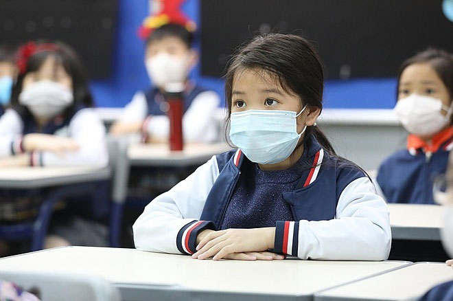 Học sinh trở lại trường sau thời gian nghỉ phòng Covid-19: Phụ huynh, nhà trường cần chuẩn bị gì?