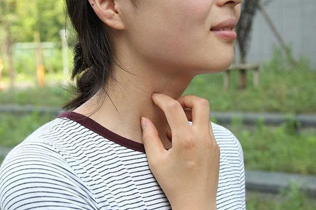 Có đờm trong cổ họng mà lỡ nuốt xuống có ảnh hưởng đến sức khỏe hay không?