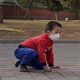 Phải làm gì khi trẻ không chịu đeo khẩu trang khi dịch COVID-19 vẫn chưa dứt hẳn?
