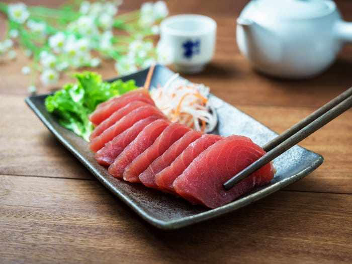 6 mối nguy tiềm ẩn có thể xảy ra khi ăn đồ sống như sushi, sashimi