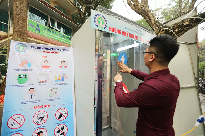 Cận cảnh buồng khử khuẩn toàn thân di động đầu tiên do Việt Nam sản xuất