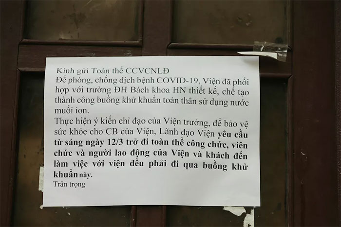 Cận cảnh buồng khử khuẩn toàn thân di động đầu tiên do Việt Nam sản xuất
