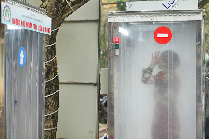 Cận cảnh buồng khử khuẩn toàn thân di động đầu tiên do Việt Nam sản xuất