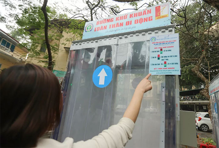 Cận cảnh buồng khử khuẩn toàn thân di động đầu tiên do Việt Nam sản xuất