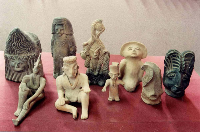 Tượng đá bí ẩn khiến ta đặt ra giả thuyết : Phải chăng con người đã sống cùng thời với khủng long?