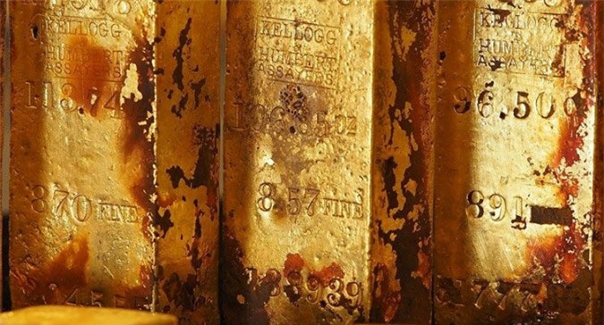 Phát hiện hòm sắt bí ẩn trong 