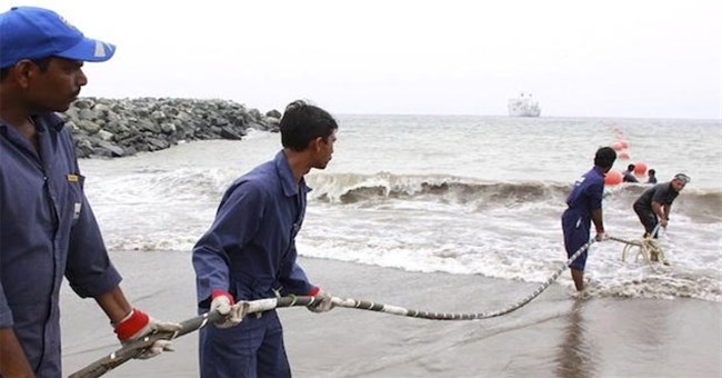 Cáp quang biển dễ đứt như vậy, vì sao không đặt cáp quang trên mặt đất?