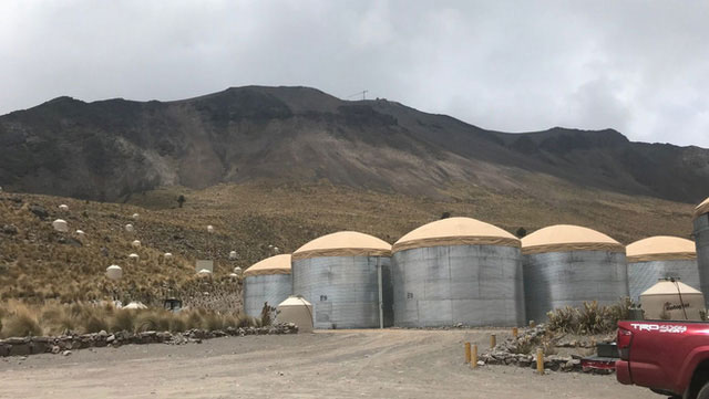 Từ đỉnh núi lửa tại Mexico, các nhà vật lý học cố chứng minh có thứ bay nhanh hơn ánh sáng