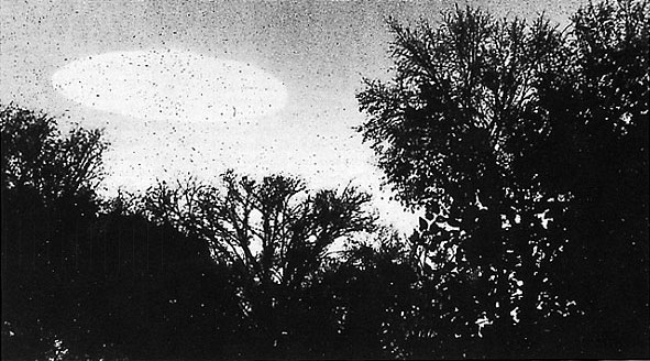 Một bức khác chụp một quầng sáng hình tròn bí ẩn tại bang Minnesota (Mỹ) tháng 10/1960.