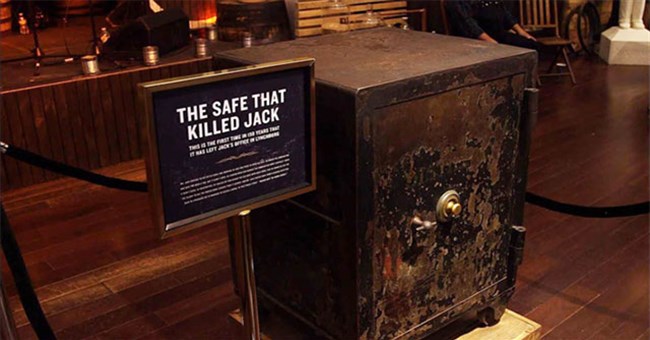 Bí ẩn về chiếc két sắt lấy mạng triệu phú