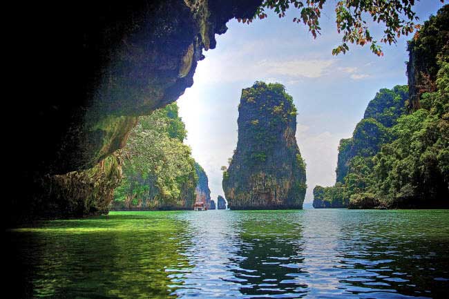 Khám phá những hang động biển kì vĩ nhất thế giới