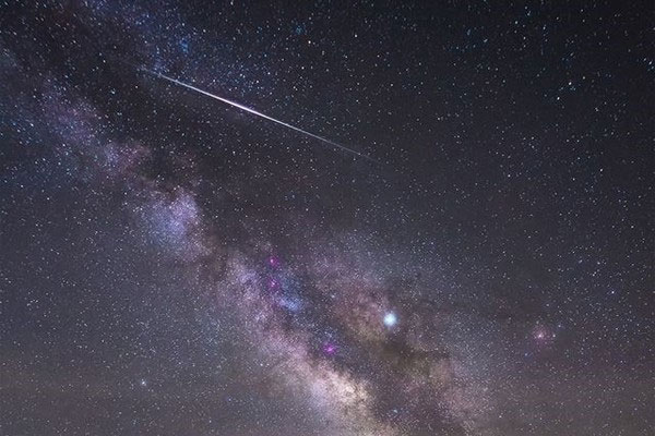 NASA sắp tạo ra mưa sao băng nhân tạo?