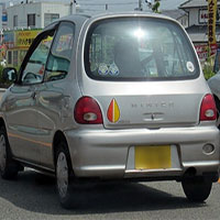 Giải mã biểu tượng kì lạ thường được dán trên xe hơi ở Nhật Bản