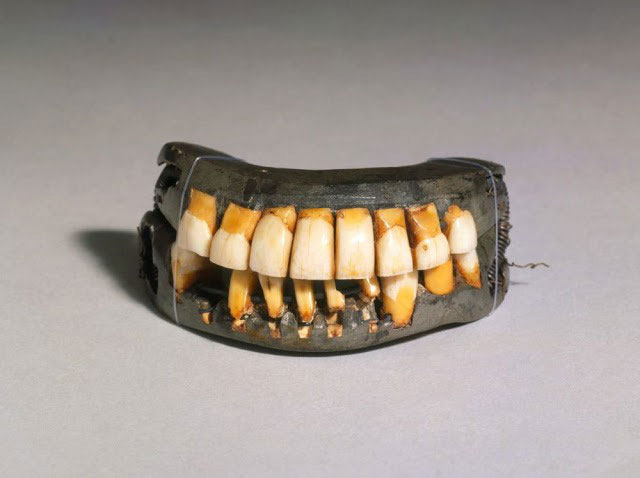 Răng giả được làm từ răng của người chết
