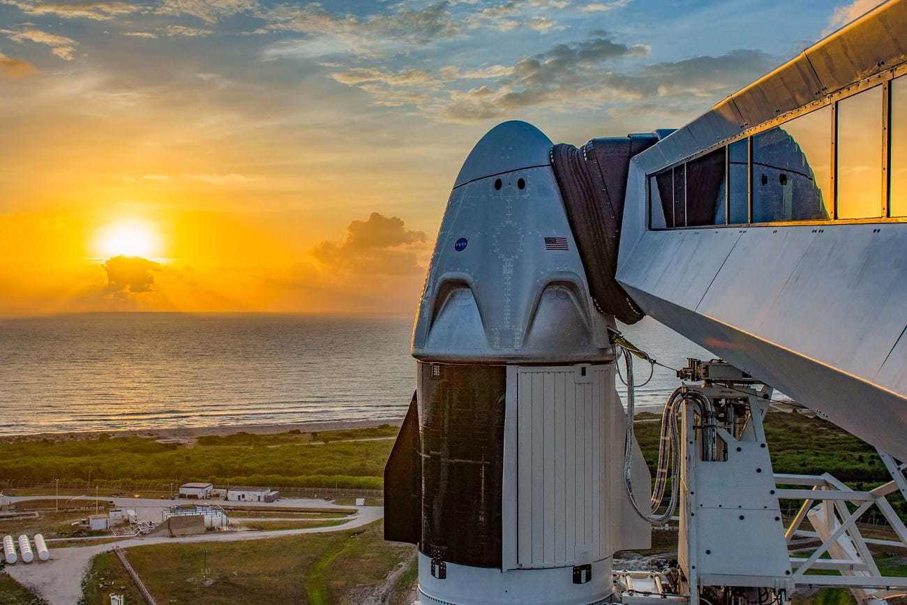 Xem trực tiếp sự kiện phóng tàu chở người lên vũ trụ đầu tiên của SpaceX và NASA