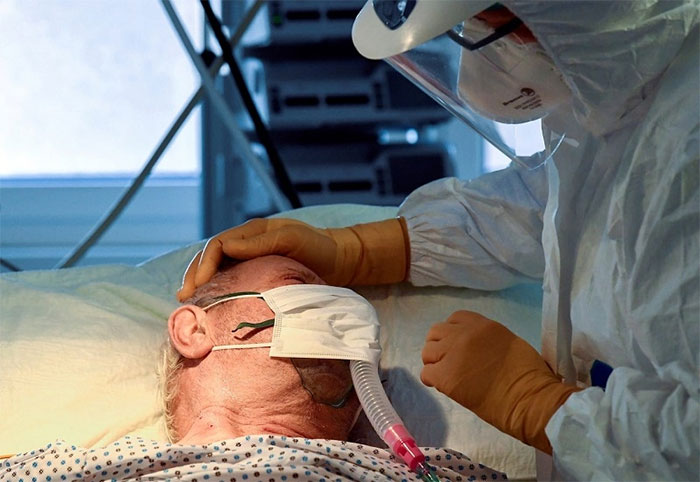 Ba dấu hiệu trong máu dự đoán chính xác nguy cơ tử vong do Covid-19