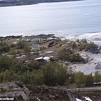 Hãi hùng cảnh cả khu đất ở Na Uy đang yên lành bị "lôi" ra biển và chìm nghỉm