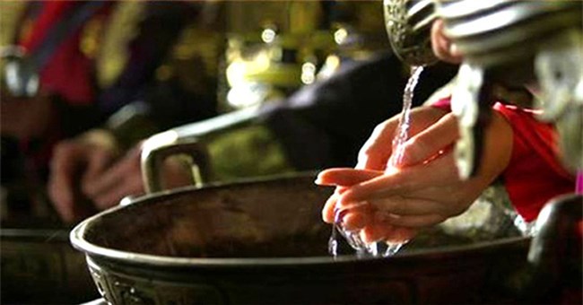 Từ Hi Thái Hậu tắm rửa ra sao mà cần hơn 100 cung nhân phục vụ?