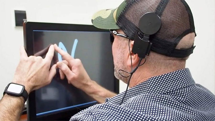 Công nghệ mới giúp người mù nhìn thấy