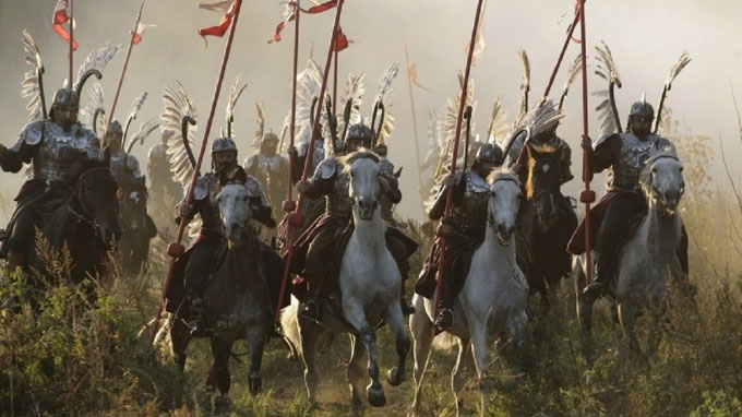 Hình ảnh về "Kỵ binh bay" Hussars được tái hiện lại trong thời hiện đại.