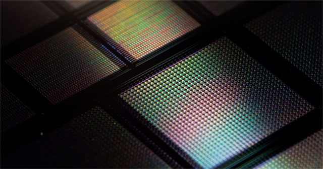 Chip điện tử bằng đầu ngón tay nhưng chứa 10.000 bộ não nhân tạo