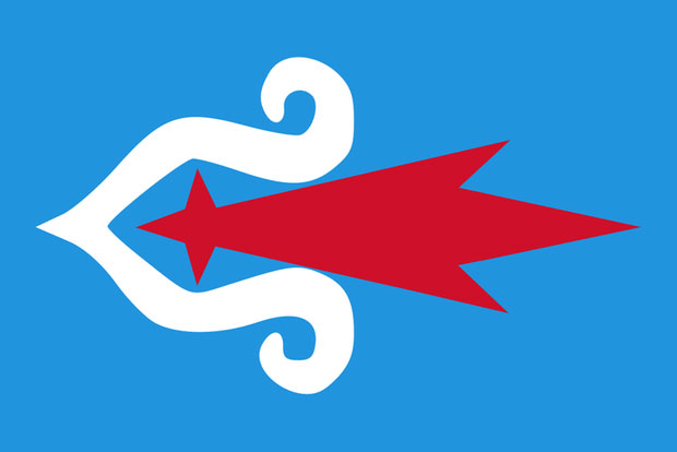 Một lá cờ có nền xanh lam tượng trưng cho bầu trời và nước biển.