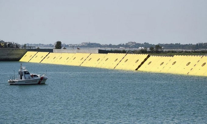 Venice lần đầu thử nghiệm hệ thống cửa chắn lũ
