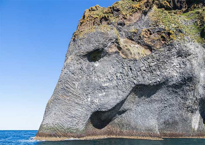 Ngộ nghĩnh ghềnh đá đĩa khổng lồ có hình dạng giống con voi ở Iceland