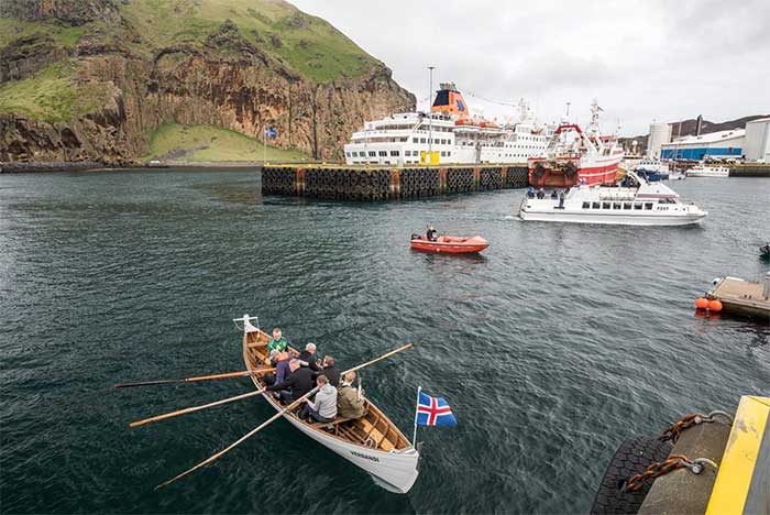 Ngộ nghĩnh ghềnh đá đĩa khổng lồ có hình dạng giống con voi ở Iceland