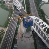 Trung Quốc xoay tháp cầu 12.000 tấn