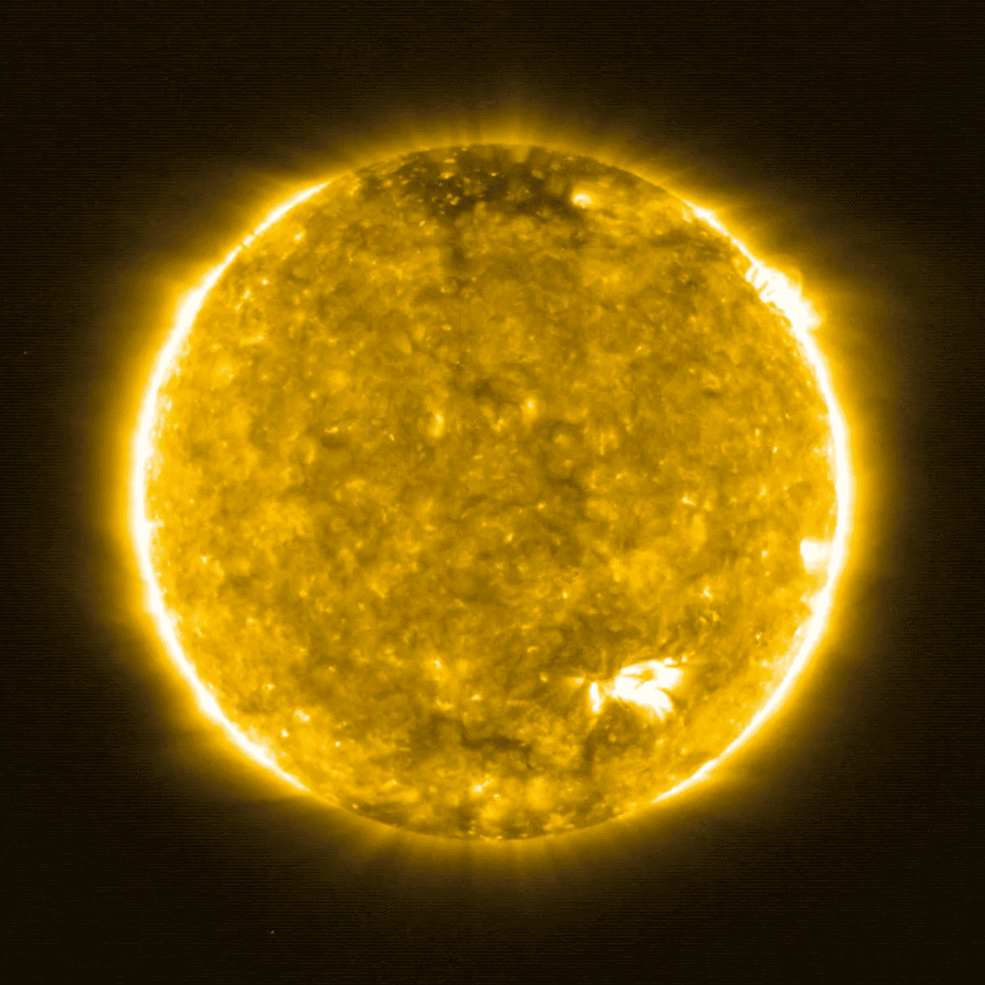 Hot: NASA công bố ảnh chụp gần bề mặt Mặt trời nhất