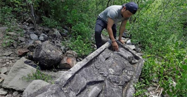 Bí ẩn nữ thần khỏa thân dẫn đường đến "tộc người trên mây"