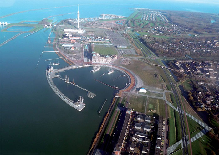 Từ vũ trụ có thể nhìn thấy đê biển Afsluitdijk 