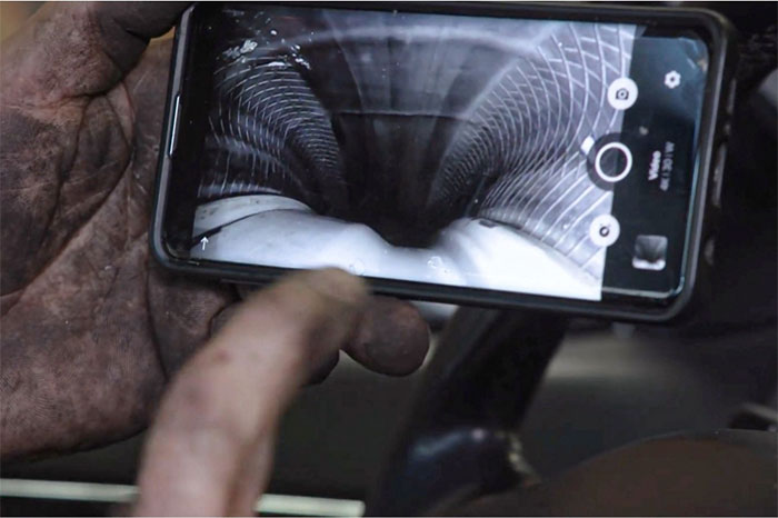 Chuyển động của lốp/vỏ xe bị thay đổi trong quá trình di chuyển.