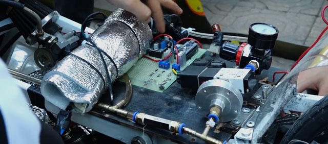 Sinh viên Bách Khoa chế tạo xe siêu tiết kiệm xăng, đi 400km chỉ tốn 1 lít